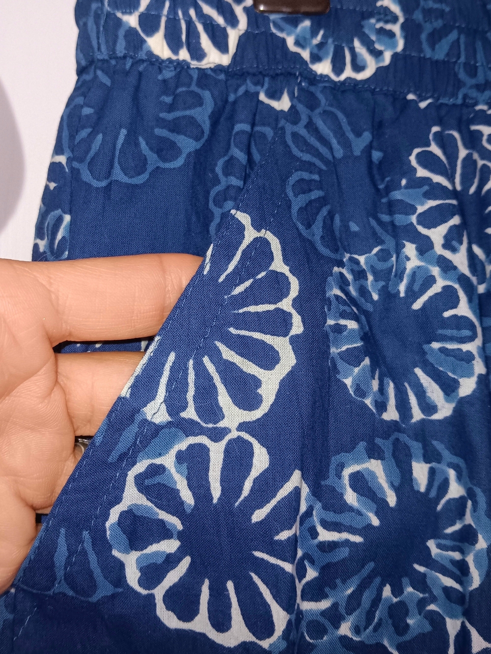 All Jazzed Up Women's Blue & White Floral Batik Print Mini Skirt With Pockets S